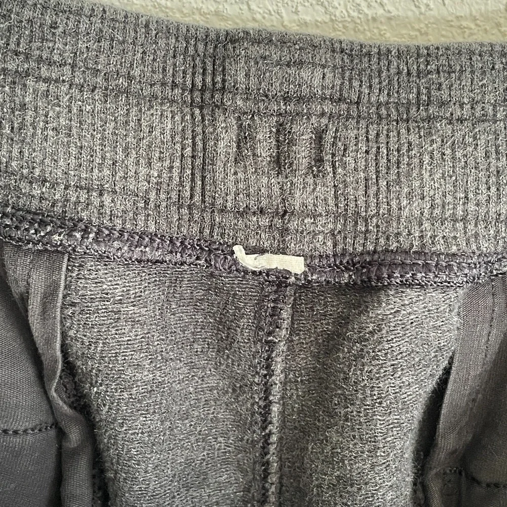 Lululemon Sweat Pants Men M (Fits 30x28) Dark Gray Jogger Athleisure Gym Active